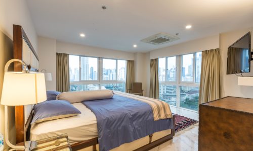 This luxury large condo in Asoke near Srinakharinwirot University is available now in a popular Kiarti Thanee City Mansion condominium in Bangkok CBD