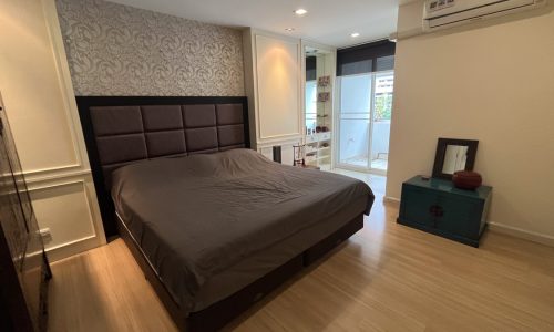 This pet-friendly well-maintained condo is available now in Tristan Sukhumvit 39 condominium in Phrom Phong in Bangkok CBD