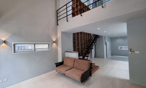 3-story house in Sukhumvit 49 for sale - 3-bedroom - 320 sqm
