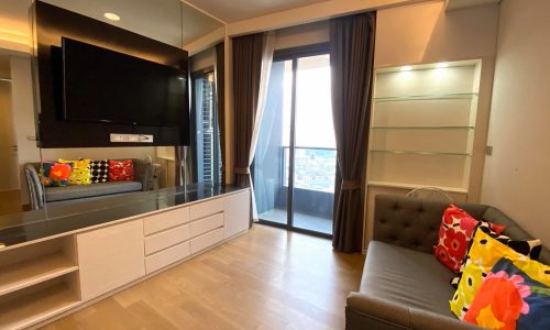 This 2-bedroom condo on Sukhumvit 24 is available now for sale at a very good price at a popular The Lumini 24 luxury condominium in Phrom Phone in Bangkok CBD