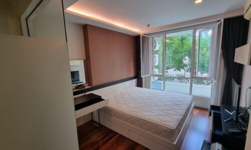 This 2-bedroom condo on Sukhumvit 33 is located in a popular Beverly 33 condominium in Bangkok CBD