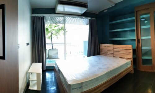 Apartment for rent at Sukhumvit 15 - 2 bedroom - 2 balconies - low-rise Urbana 15 condominium