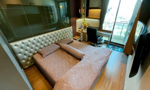 This luxury condo near University in Prasarnmit is available now on a high floor at Supalai Premier @ Asoke condominium near MRT Phetchaburi and Makkasan Airport Link station