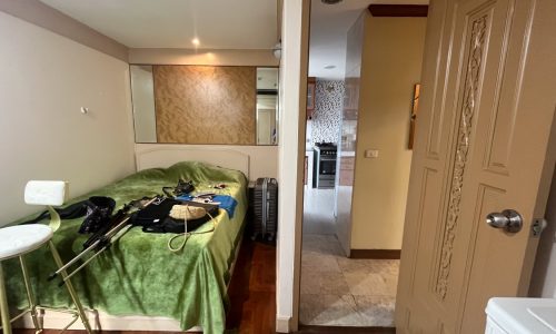 This full-sized condo on Sukhumvit 23 was renovated and is available now in a popular Prestige Towers condominium near Srinakharinwirot University in Asoke in Bangkok CBD