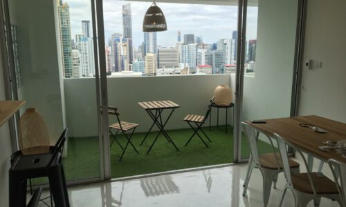 Large apartment recently renovated - SALE WITH TENANT - 3 bedroom - high floor - D.S. Tower 2