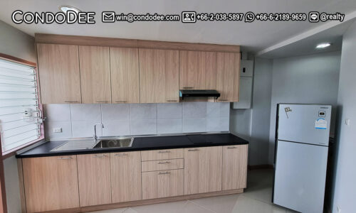 This affordable Bangkok condo in Prompong is available now in a popular D.S. Tower 2 Sukhumvit 39 condominium