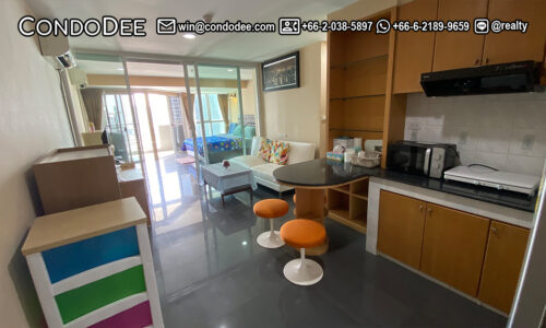 This affordable features a nice view from a high floor at The Waterford Diamond condominium located on Sukhumvit Road in Bangkok CBD