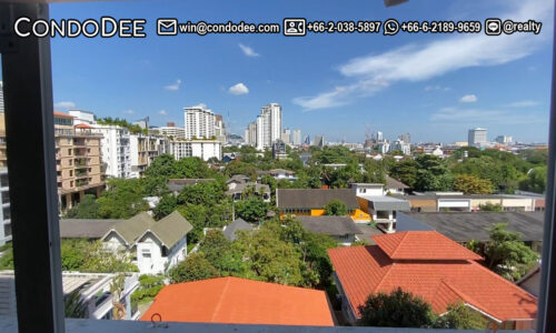This affordable condo on Sukhumvit 39 is available now in Yada Residential Bangkok condominium in Phrom Phong
