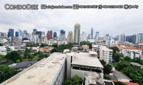 This affordable renovated condo in Prompong is available in a popular D.S. Tower 2 Sukhumvit 39 condominium
