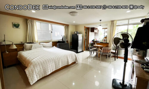 This affordable studio near NIST School is available now in 15 Suite condominium in Asoke on Sukhumvit 15