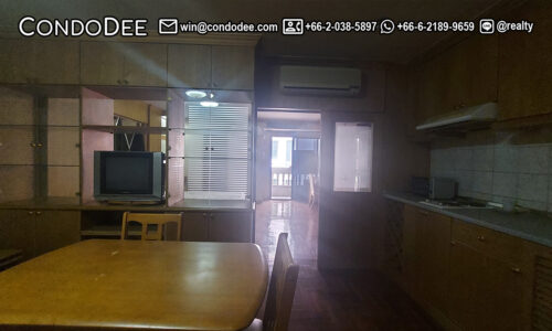This affordable condo in Phrom Phong is available now in Rin House Sukhumvit 39 condominium near Fuji Supermarket