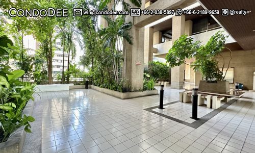 Asoke Tower Sukhumvit 21 condo for sale near Srinakharinwirot University (SWU)  was developed by Asoke Motors and completed in 1986