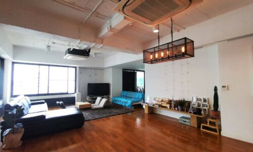 Rental in Asoke Tower 3-Bedroom large and furnished condo - on high floor - recently renovated.