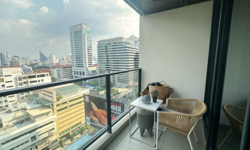 This 2-bedroom luxury condo in Asoke is available now in a new and popular The Lofts Asoke condominium on Sukhumvit 21 near Srinakharinwirot University and MRT Phetchaburi