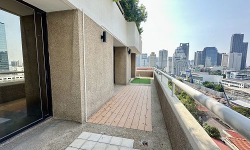 This large apartment with a large balcony was recently renovated and is not available for sale at a reasonable price in a popular Asoke Tower condominium near Srinakharinwirot University in Bangkok CBD