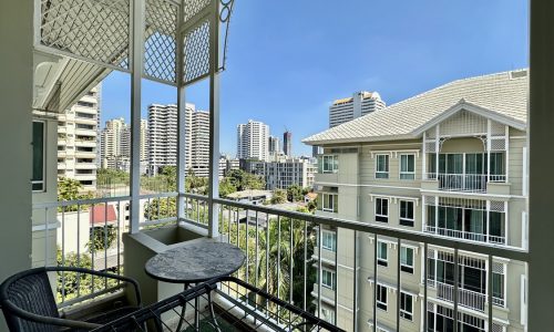 This 2-bedroom condo features a classical style and it's available now in The Bangkok Sukhumvit 43 condominium in Phrom Phong in Bangkok CBD