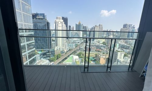 This luxury Sukhumvit condo located near BTS Nana is available now in a trendy new luxurious Q1 Sukhumvit condominium in Bangkok CBD