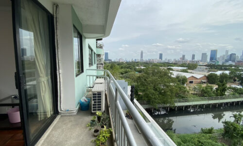 Bangkok condo with greenery view for sale - 2-bedroom - the best price in Lake Green Sukhumvit 8
