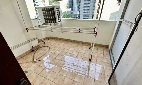 This large Sukhumvit condo in Bangkok CBD with 4 balconies is available now in Windsor Tower Sukhumvit 20