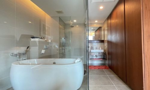 This 2-bedroom condo at Sukhumvit 39 for sale is available now in low-rise Siamese Thirty Nine in Bangkok CBD