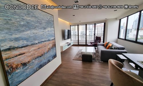 This beautiful large condo near BTS Asoke is available now in a popular Lake Avenue Sukhumvit 16 condominium that was recently fully renovated