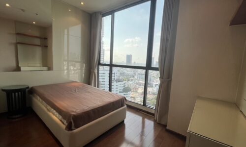 This well-maintained Sukhumvit condo is available now in a popular The Address Sukhumvit 28 condominium located near BTS Phrom Phong in Bangkok CBD