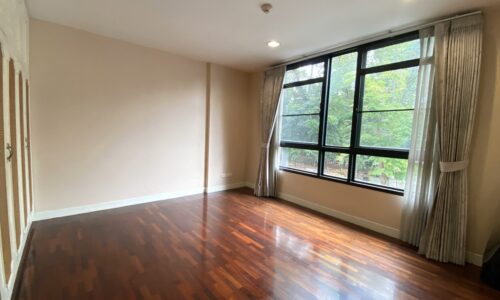 This spacious condo with a greenery view is available now at a low-rise Baan Chan condominium in Thonglor in Bangkok CBD