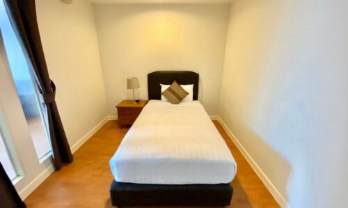 A pet-friendly condo for rent near BTS Phrom Phong - 2 bedroom - low floor - Waterford Diamond