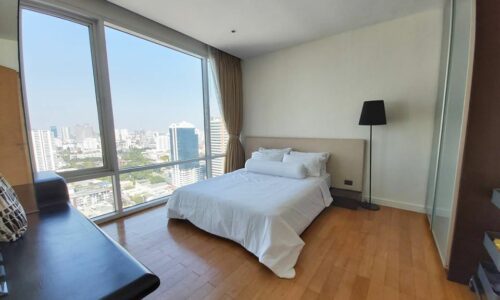 Best deal 3-bedroom apartment in Sukhumvit - high floor - 150 m BTS - Fullerton condominium