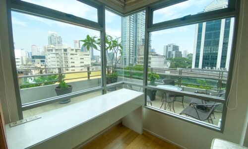3-bedroom apartment with large balcony for sale - low-floor - corner unit - The Madison Bangkok condo near BTS Phrom Phong