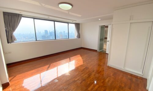 Large Bangkok apartment with river-view for sale - 3-bedroom - -recently renovated - President Park Sukhumvit 24 condominium in Phrom Phong