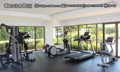 Castle Hill Mansion Bangkok condo for sale in Ekkamai with large apartments was built in 1990