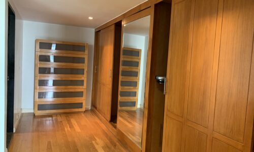 Large flat for rent at Sukhumvit 16 - 2-bedroom - recently renovated - Lake Avenue condominium