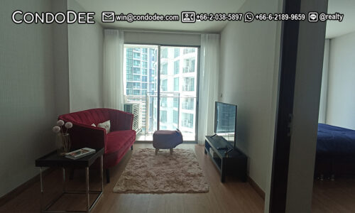 This condo like new is available now at a reasonable price at Sky Walk Residence near BTS Phra Khanong