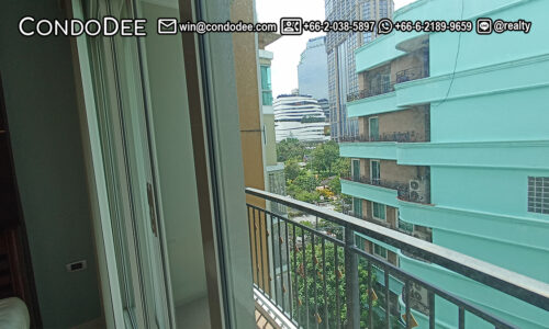 This condo near the park in Phrom Phong is available now in The Crest Sukhumvit 24 condominium in Bangkok CBD