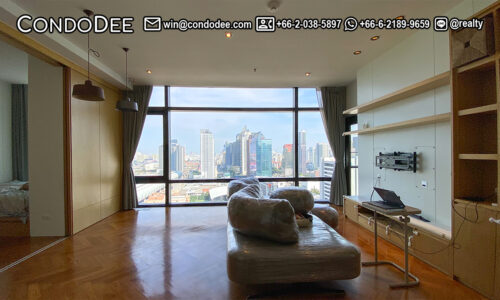This condo on Phetchaburi Road is like new and is available now at a good price at a high floor at Circle Living Prototype luxury condominium near Makkasan Airport Rail Link station and MRT Phetchaburi