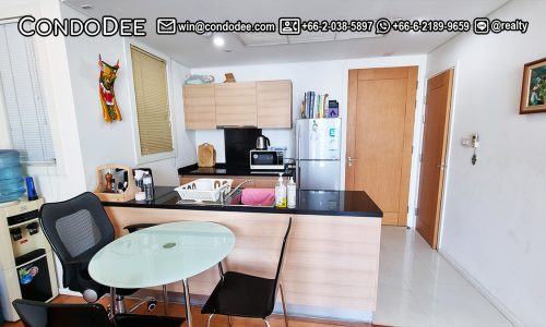 This condo on Sukhumvit 23 with 1 bedroom is available now in a popular Wind condominium near Srinakharinwirot University and BTS Asoke in Bangkok CBD