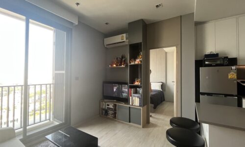 This condo with 1 bedroom on Thonglor 10 is available now in a pet-friendly Bangkok condominium M Thonglor