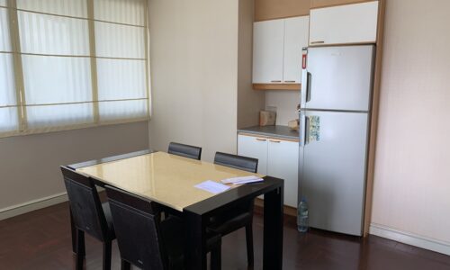 A cheap large condo for sale near BTS Asoke - 2 bedroom - high floor - Lake Avenue