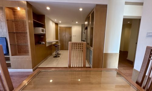 This Sukhumvit apartment with a large balcony for sale with 3 bedrooms is available in Grand Park View Asoke condominium near Srinakharinwirot University in Bangkok CBD