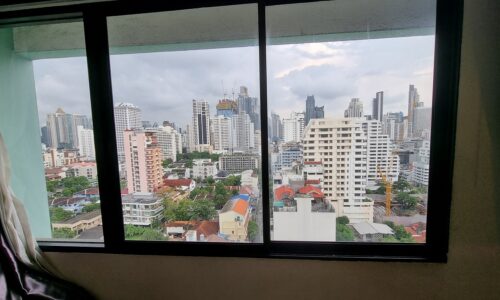 Large Bangkok apartment in Sukhumvit 8 for sale - 3-bedroom - Lake Green condo near BTS Nana