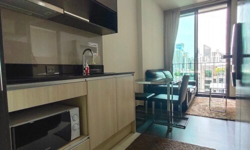 Condo for rent on low floor in Asoke - 1 Bedroom - Edge Sukhumvit 23