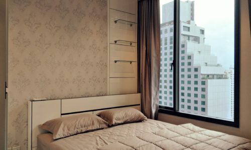 Edge Sukhumvit 23 - high floor rent and sale - bed