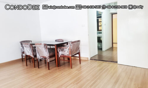 This full-sized condo on Sukhumvit 8 is available in Siam Penthouse 1 condominium located near BTS Nana