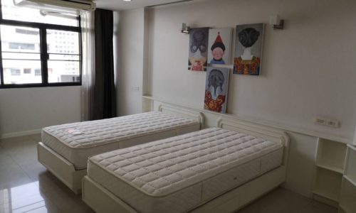 Large apartment for rent at Sukhumvit 23 - 3-bedroom - mid-floor - Grand Ville House 2 condominium in Asoke