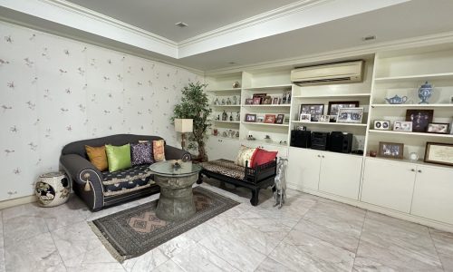 This large apartment with 5 balconies  on Sukhumvit 33 is available now in Turnberry condominium in Bangkok CBD