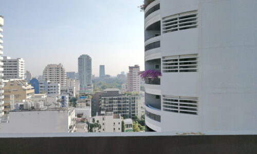 Large Sukhumvit Flat  For Rent Near Nana BTS - 3 bedroom - mid floor - The Heritage Condominium