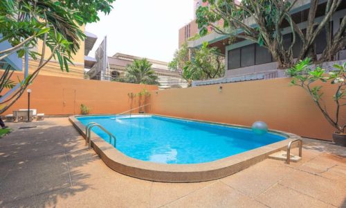 House for rent at Sukhumvit 38 – 4-bedroom – private swimming pool – near Thonglor BTS
