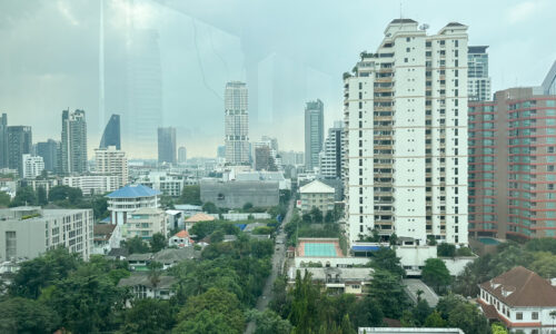 This well-maintained condo on Sukhumvit 43 is available now at a mid-floor of H Sukhumvit 43 condominium in Phrom Phong in Bangkok CBD