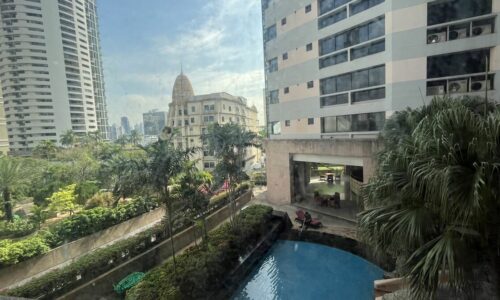 This large condo with a pool view requires renovation and it's available at a popular President Park Sukhumvit 24 condominium in Phrom Phong in Bangkok CBD